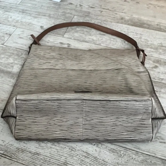 Authentic Fossil Women's Cowhide Leather Shoulder Bag w/Key Hobo Style EUC! - Picture 11 of 16